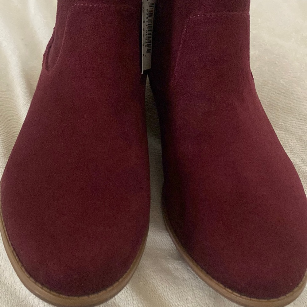 The Childrens place girls braided faux suede booties- burgundy color